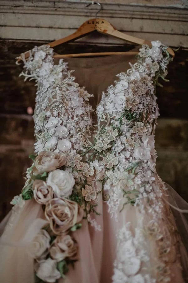 Elegant Tulle A-line V-neck Floral Lace Wedding Dresses, Bridal Gown, MW1009 Elegant Tulle A-line V-neck Floral Lace Wedding Dresses, Bridal Gown, MW1009