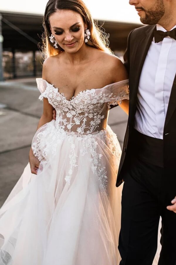 Fashion A Line Off the Shoulder Tulle Long Wedding Dresses main image 0