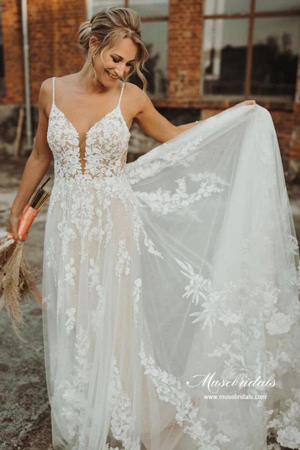 Tulle A-line V-neck Lace Appliques Wedding Dress MW869