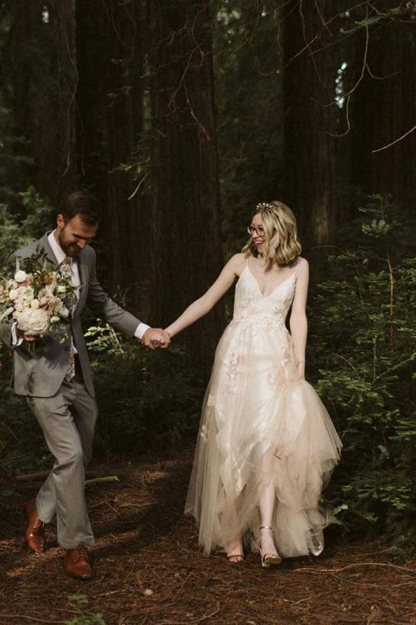 A-Line V-Neck Spaghetti Straps Tulle Wedding Dress With Appliques Lace main image 0