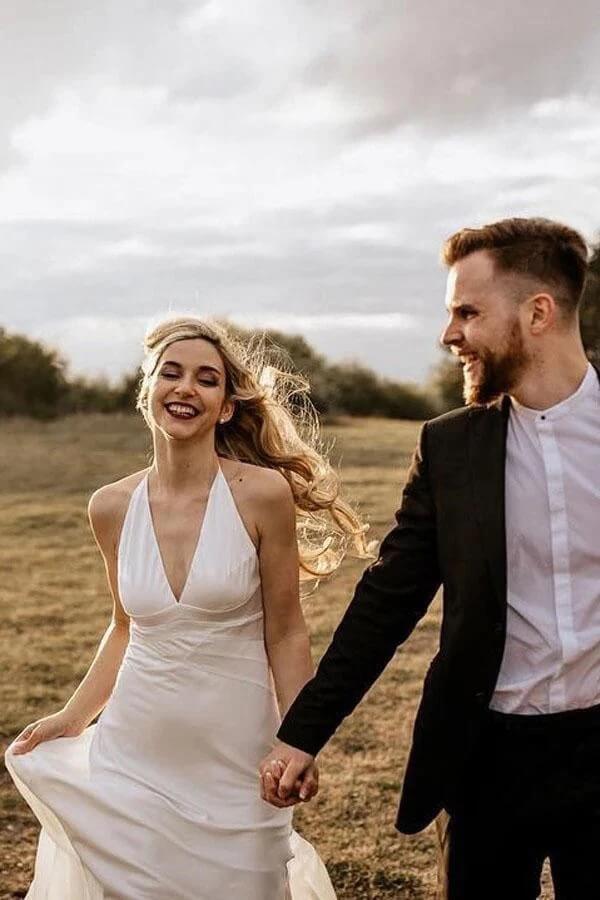 Ivory A-line Halter Sleeveless Beach Wedding Dress MW852