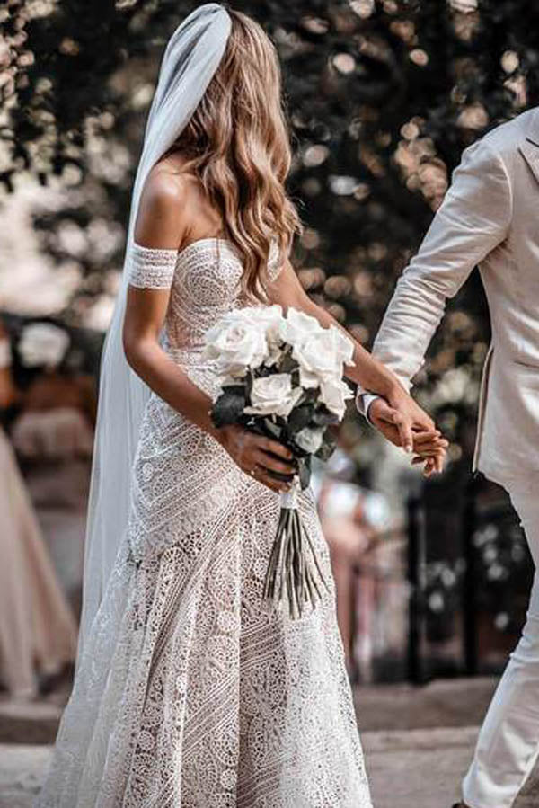 Boho Wedding Dress: Sweetheart Neck Appliques Beaded Lace Bridal Gown with  Bra