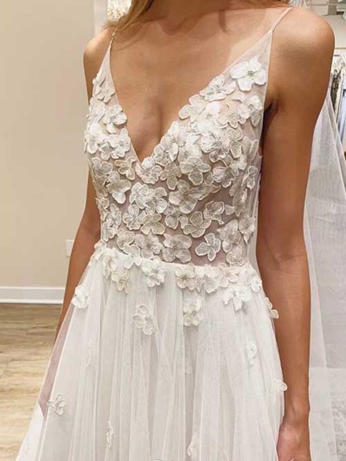 chinese dress ladies Ivory Flowers Wedding Dress with Unlined Bodice and V-neck Neckline,MW417