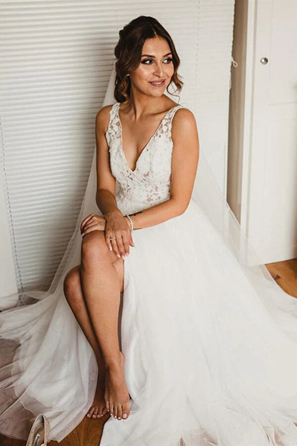 Tulle A-line V-neck Lace Wedding Dress With Slit MW808 | Musebridals