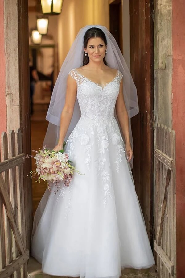A-line V-neck Wedding Dresses With Lace Appliques MW826