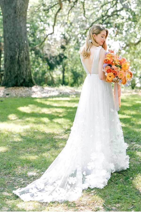 Tulle A-line V-neck Flowers Beach Wedding Dresses MW730 | Musebridals