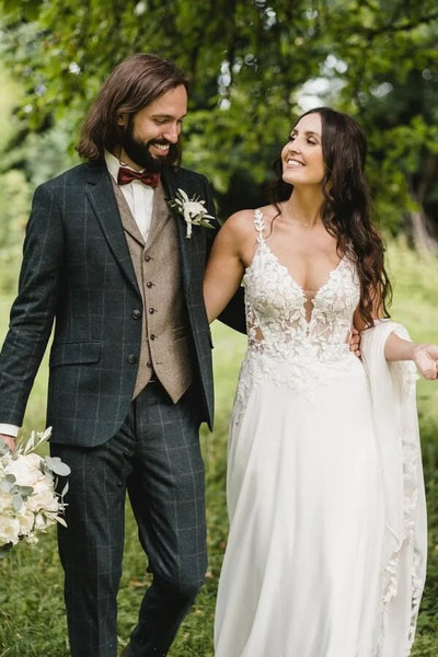 files/ChiffonALineVNeckSpaghettiStrapsWeddingDressesWithAppliques_MW1253_4.jpg