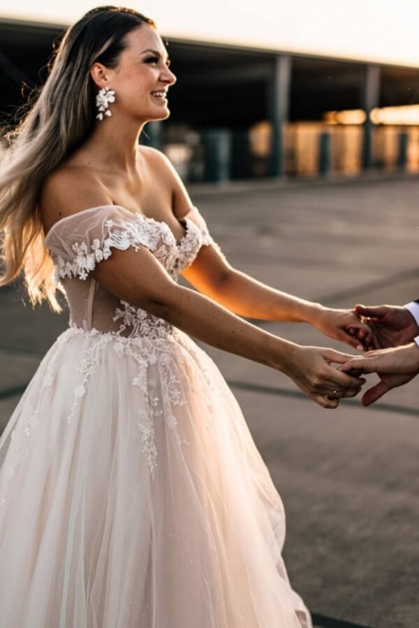 Tulle A-line Lace Off Shoulder Wedding Dresses, MW1096
