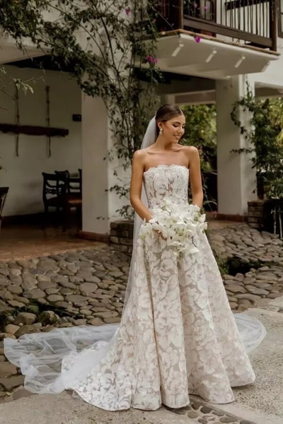 files/GorgeousStraplessALineFloralLaceWeddingDressesWithCourtTrain_MW1269_2.jpg