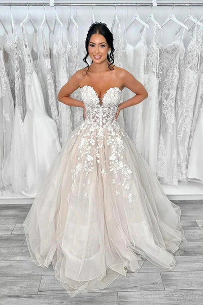 files/TulleA-lineSweetheartNeckStraplessLaceAppliquedWeddingDress_MW1004_3.jpg