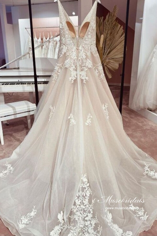 Tulle A-line V-neck Floral Lace Vintage Wedding Dress With Court Train, MW1085 | bohemian wedding dress | vintage wedding dress | tulle wedding dress | musebridals.com