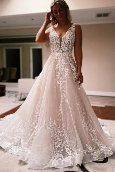 files/TulleALineVNeckLaceAppliquesWeddingDressesWithCourtTrain_MW1250_2_a4cb953b-bca8-4d2e-a9b6-3668411d470f.jpg