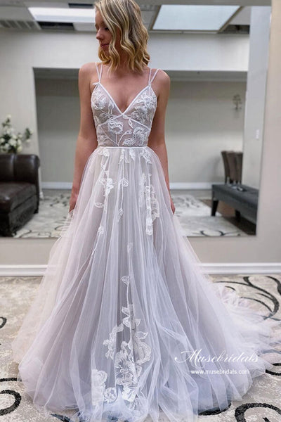 files/TulleALineVNeckWeddingDressesWithLaceAppliques_BridalGowns_MW1103_2.jpg