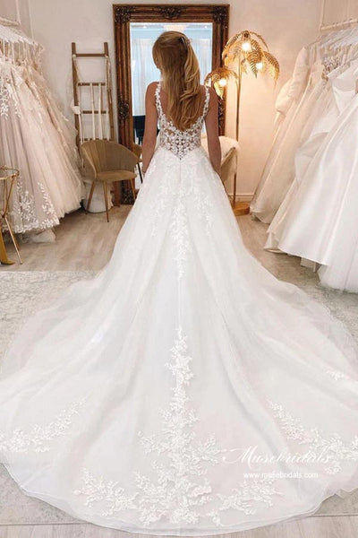 files/TulleBallGownScoopCourtTrainWeddingDressWithLaceAppliques_MW931_3.jpg