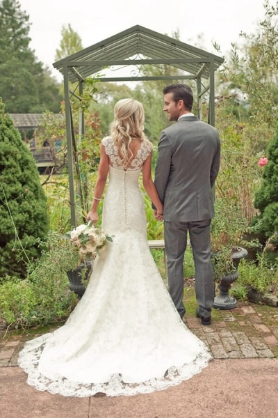 files/TulleLaceMermaidVNeckCountryWeddingDressesWithCourtTrain_MW1273_2.jpg