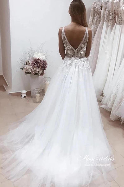 files/WhiteTulleA-lineDeepV-neckWeddingDressesWithLaceAppliques_MW946_2.jpg