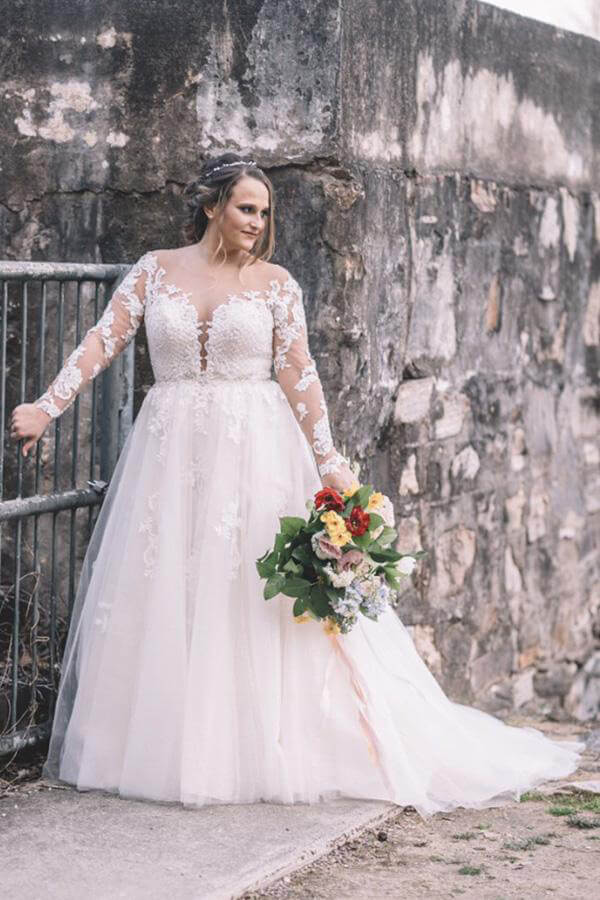 Beautiful Lace Plus Size A-line Long Sleeves Wedding Dress, Bridal Gown, MW538 | weddding dresses online | plus size wedding dress | long sleeves wedding dress | www.musebridals.com