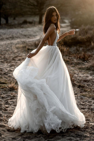 Tulle A-line V-neck Spaghetti Straps Wedding Dress MW678 | Musebridals