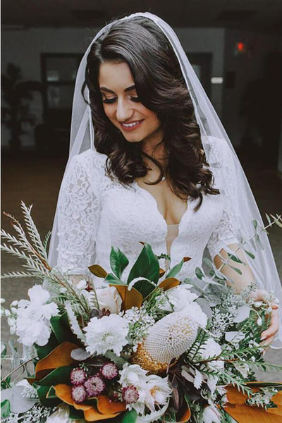 products/WhiteLaceMermaidHalfSleevesV-neckWeddingDresses_BridalGown_MW581_2.jpg